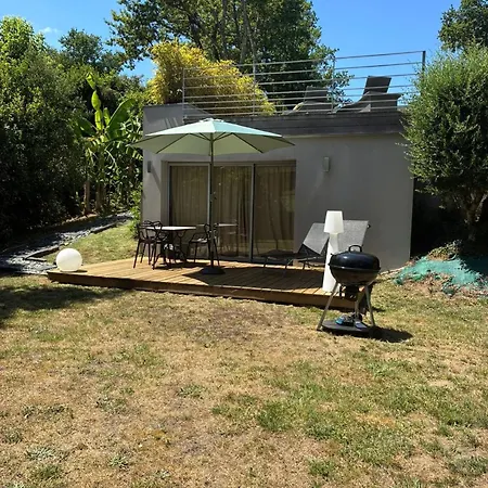 Appartement Convivial Avec Terrasse à Carignan-de-bordeaux, 28 M² *