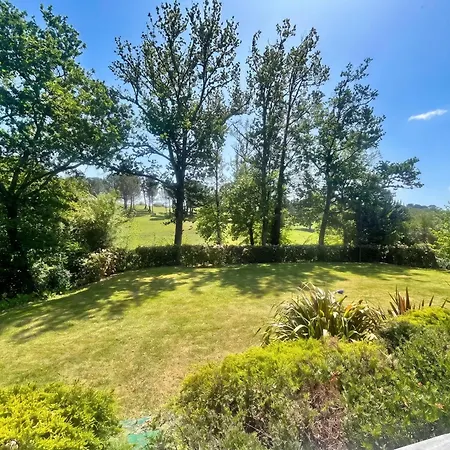 Appartement Convivial Avec Terrasse à Carignan-de-bordeaux, 28 M² *
